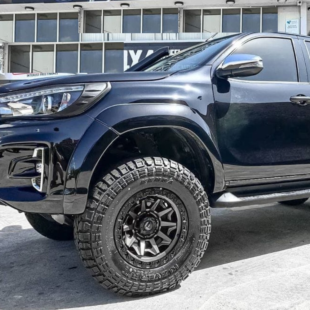 Gloss black Flares suitable for Toyota Hilux SR5 SR TRD 2015 - 2018